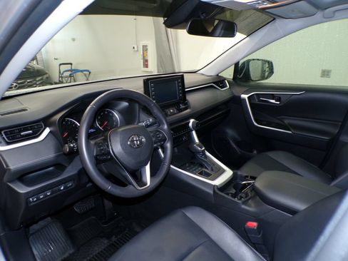 Used 2019 Toyota RAV4 XLE Premium w/ Cold Weather Package AWD/4WD image 10