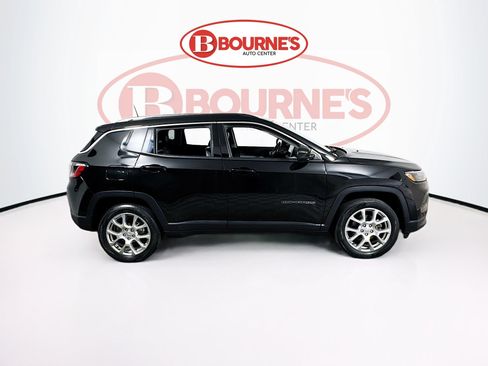 Used 2022 Jeep Compass Latitude AWD/4WD image 10