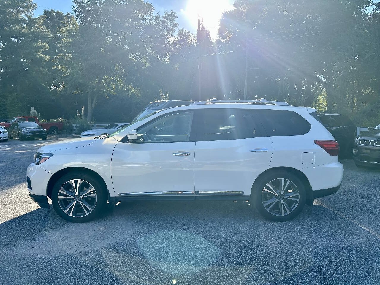 Used 2020 Nissan Pathfinder Platinum FWD image 4