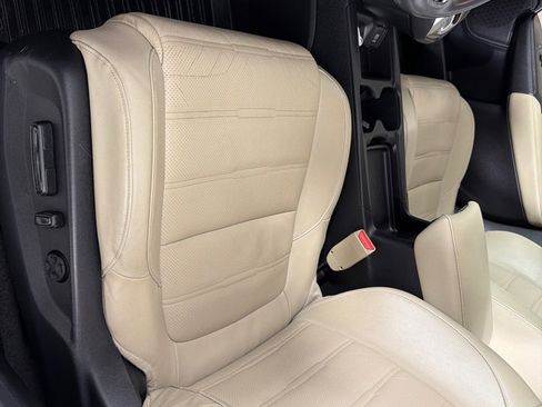 Used 2019 Honda CR-V Touring image 11