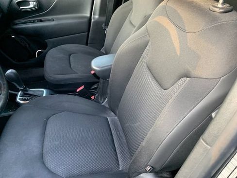 Used 2019 Jeep Renegade Altitude w/ Quick Order Package 2XM AWD/4WD image 8