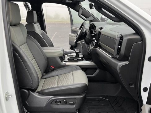 Used 2024 Chevrolet Silverado 1500 ZR2 w/ Technology Package image 21