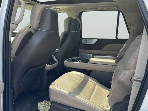 Used 2022 Lincoln Navigator L Reserve image 11
