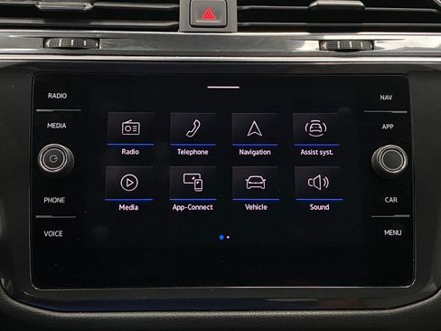 Used 2021 Volkswagen Tiguan SEL AWD/4WD image 22