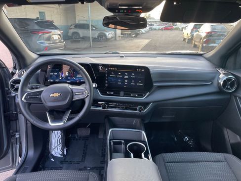 Used 2025 Chevrolet Equinox LT image 32