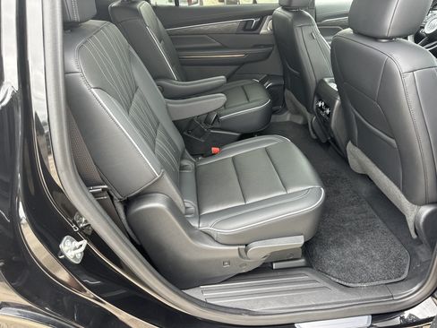 Certified 2025 Buick Enclave Avenir w/ Super Cruise Package AWD/4WD image 16