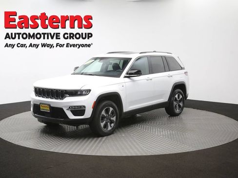 Used 2022 Jeep Grand Cherokee Limited 4xe w/ Luxury Tech Group II AWD/4WD image 60