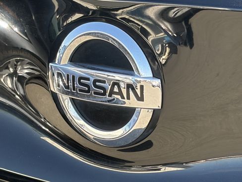 Used 2019 Nissan Leaf SL w/ SL Technology Package FWD image 4
