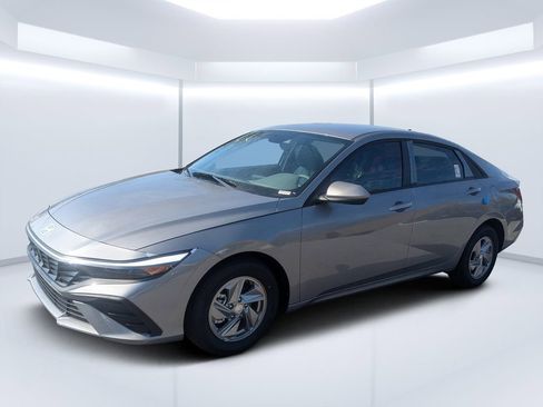 New 2026 Hyundai Elantra SE image 7