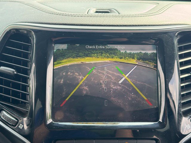 Used 2019 Jeep Cherokee Limited w/ Luxury Group AWD/4WD image 17