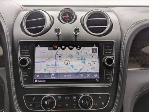 Used 2019 Bentley Bentayga AWD/4WD image 31