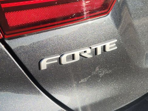 Used 2024 Kia Forte GT-Line w/ GT-Line Premium Package FWD image 9