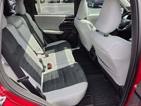 Used 2025 Mitsubishi Outlander SE FWD image 18