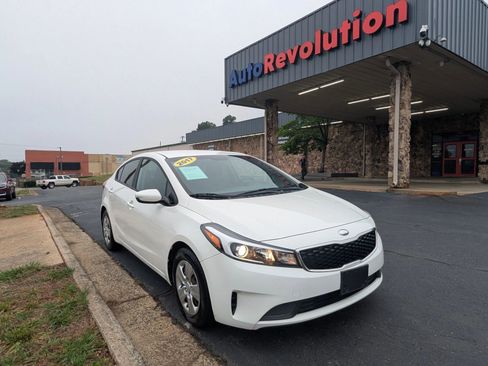 Used 2017 Kia Forte LX FWD image 1