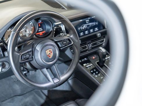 Certified 2023 Porsche Macan AWD/4WD image 15