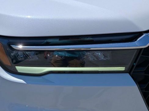 Used 2025 Honda Pilot Touring image 3