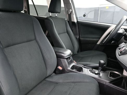 Used 2017 Toyota RAV4 LE image 27