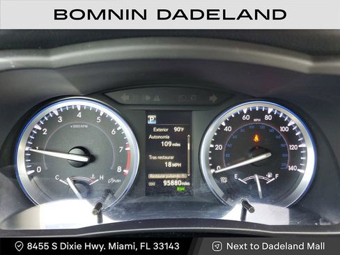 Used 2017 Toyota Highlander SE image 18
