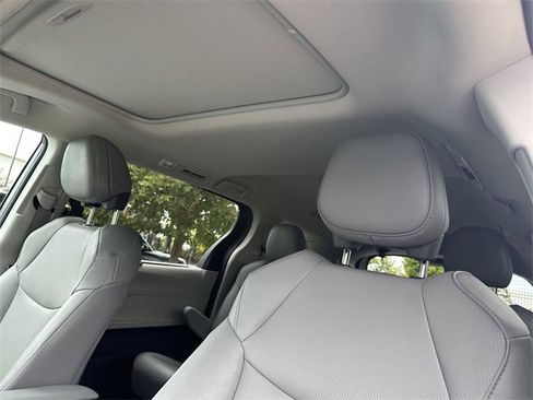 Used 2024 Toyota Sienna XLE image 31
