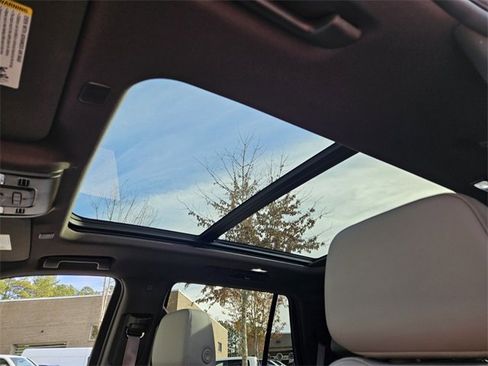 Used 2024 Chevrolet Tahoe Z71 w/ Off-Road Capability Package image 19