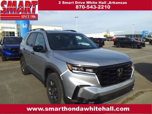 Used 2025 Honda Pilot TrailSport image 1