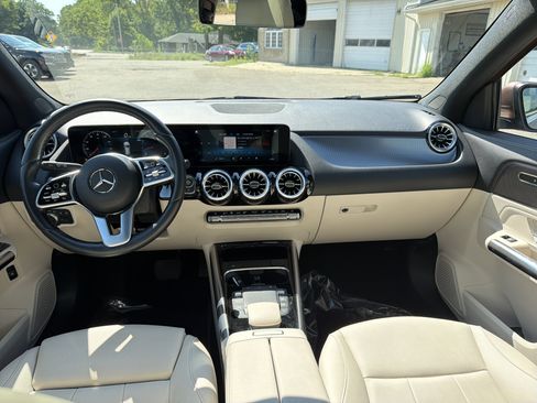Used 2022 Mercedes-Benz GLA 250 4MATIC w/ Premium Package Lite image 18