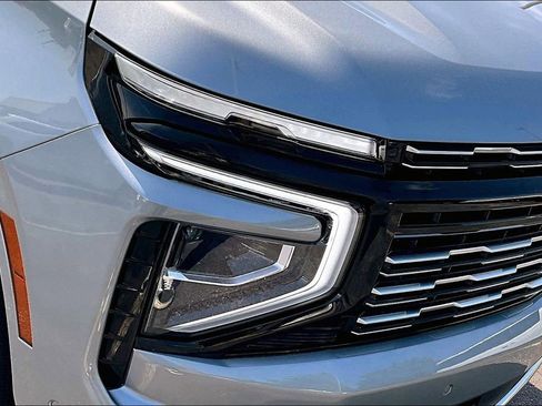 Used 2025 Chevrolet Suburban High Country RWD image 33