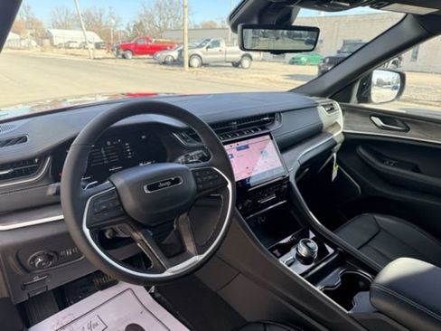 New 2025 Jeep Grand Cherokee Limited image 22