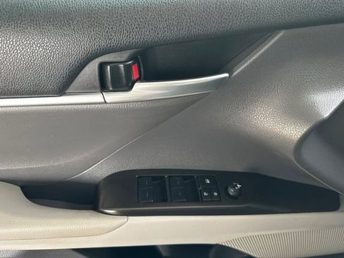Used 2024 Toyota Camry SE FWD image 11