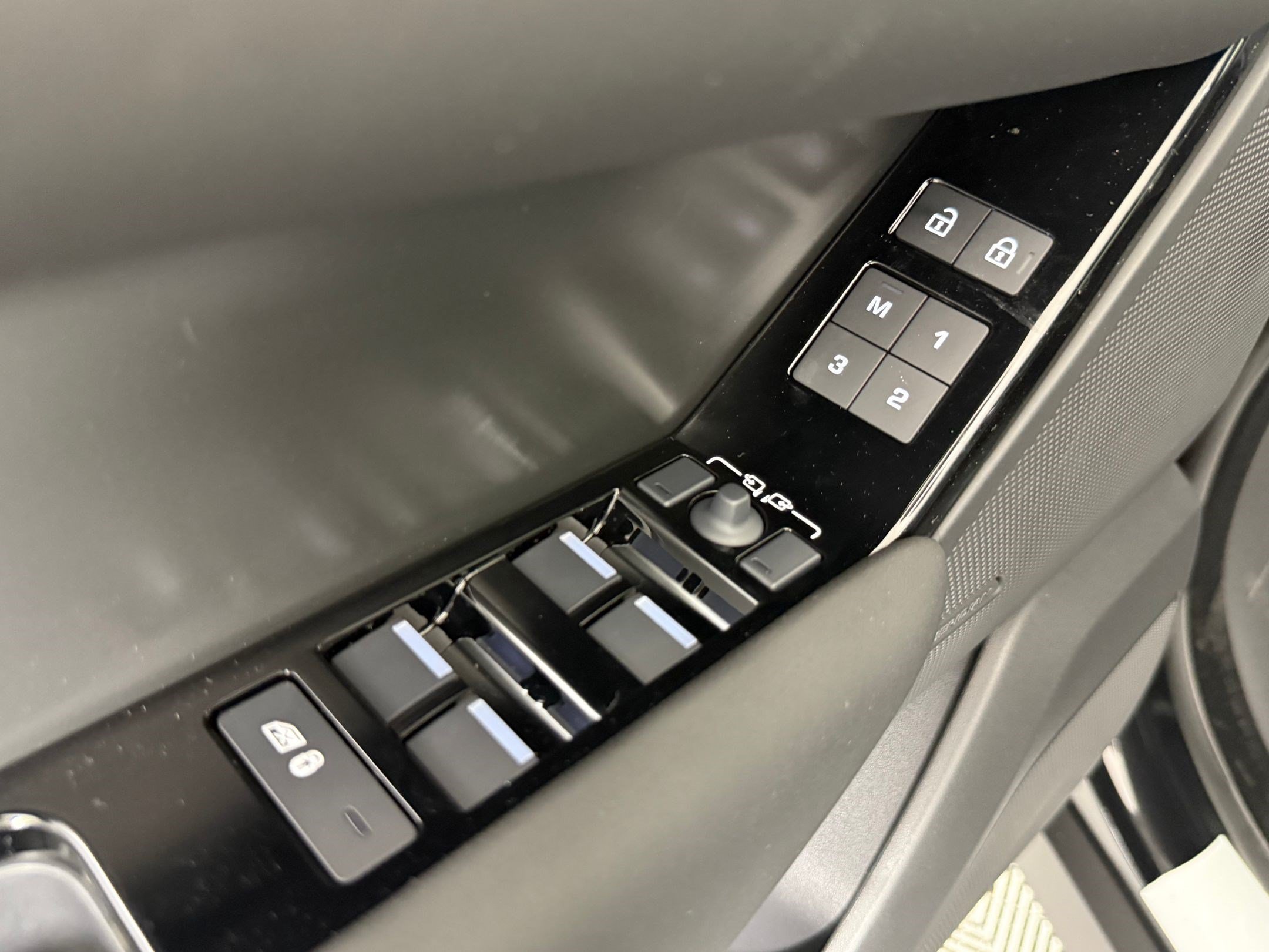 New 2026 Land Rover Range Rover Velar S AWD/4WD image 25