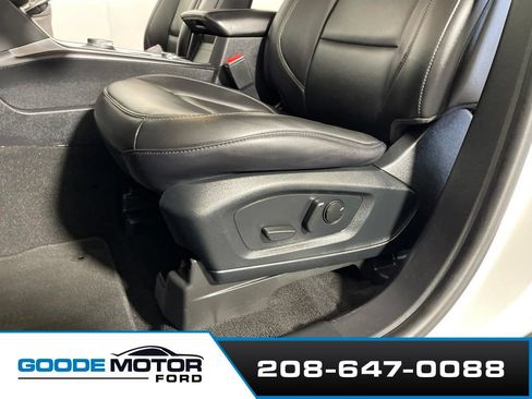Used 2022 Ford Explorer XLT w/ Equipment Group 202A AWD/4WD image 11