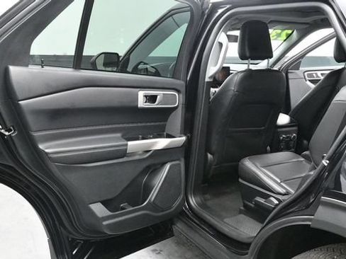 Used 2023 Ford Explorer XLT w/ Equipment Group 202A AWD/4WD image 21