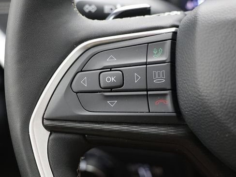 Used 2025 Jeep Grand Cherokee Altitude image 18