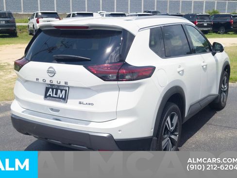 Used 2025 Nissan Rogue SL AWD/4WD image 5