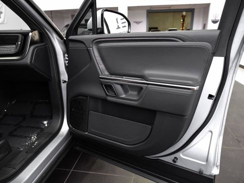 Used 2024 Rivian R1S Adventure AWD/4WD image 46