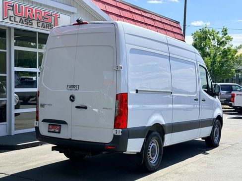 Used 2024 Mercedes-Benz Sprinter 2500 image 4