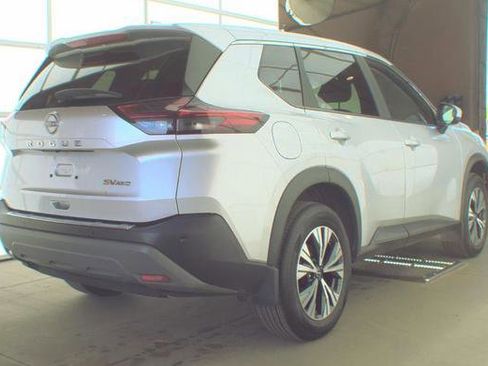 Used 2023 Nissan Rogue SV AWD/4WD image 2
