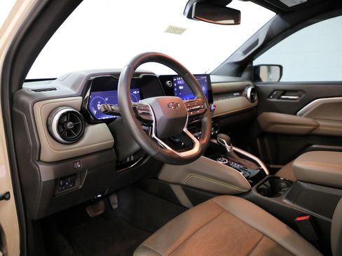 Used 2024 Chevrolet Colorado ZR2 w/ ZR2 Convenience Package III image 10