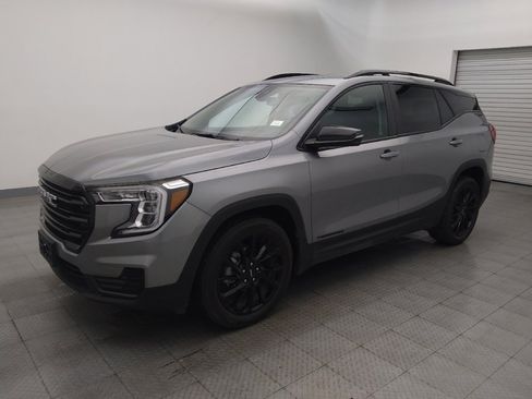 Used 2023 GMC Terrain SLE w/ Driver Convenience Package image 2