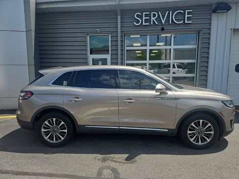 Used 2019 Lincoln Nautilus Select w/ Cargo Utility Package FWD image 4