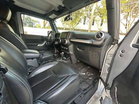 Used 2016 Jeep Wrangler Sahara w/ Connectivity Group AWD/4WD image 27