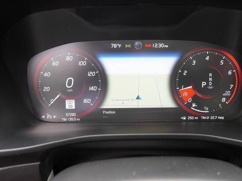 Used 2019 Volvo XC40 T5 Momentum AWD/4WD image 24