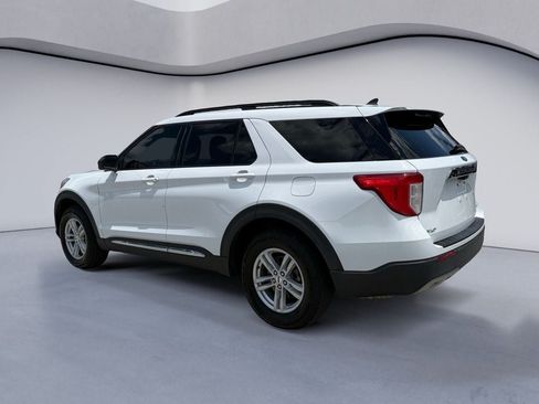 Used 2022 Ford Explorer XLT w/ Equipment Group 202A AWD/4WD image 3