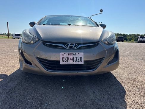 Used 2015 Hyundai Elantra SE FWD image 2