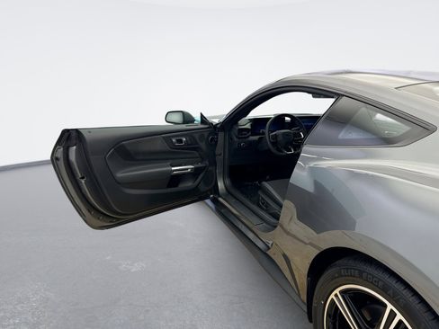 Used 2024 Ford Mustang Coupe RWD image 9