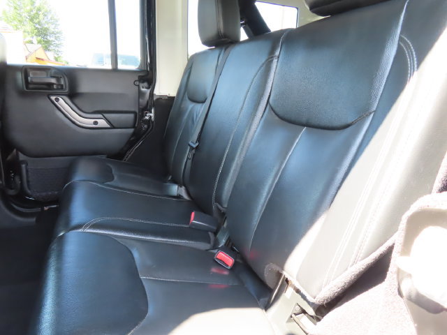 Used 2018 Jeep Wrangler Unlimited Sahara AWD/4WD image 31
