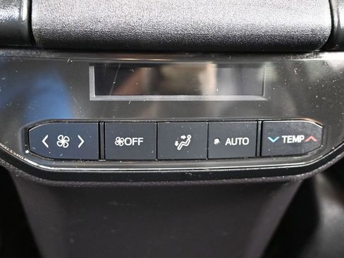 Used 2023 Toyota Highlander XLE image 37