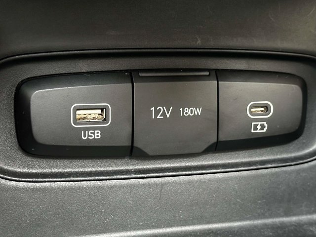 Used 2024 Hyundai Venue SEL FWD image 37
