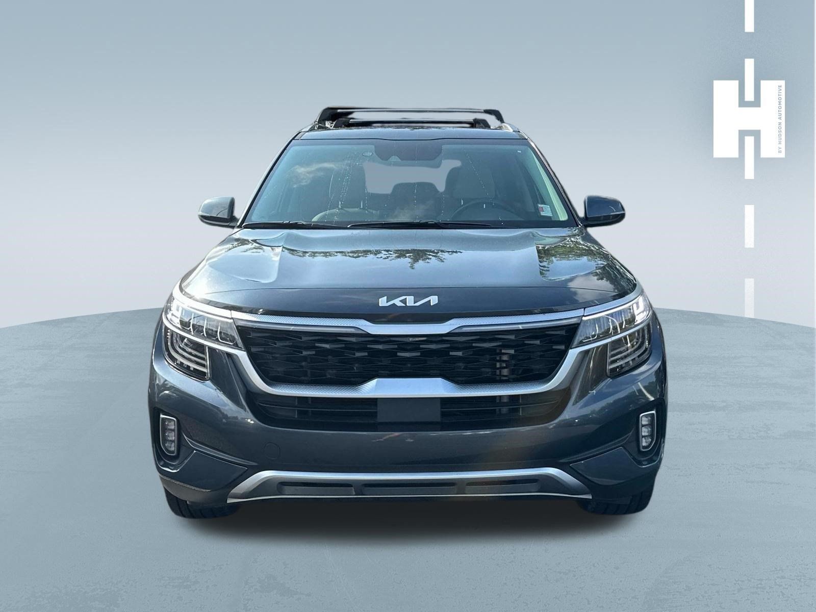 Used 2022 Kia Seltos SX w/ Sunroof Package AWD/4WD image 2
