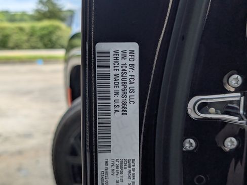 Used 2024 Jeep Wagoneer Series II RWD image 43